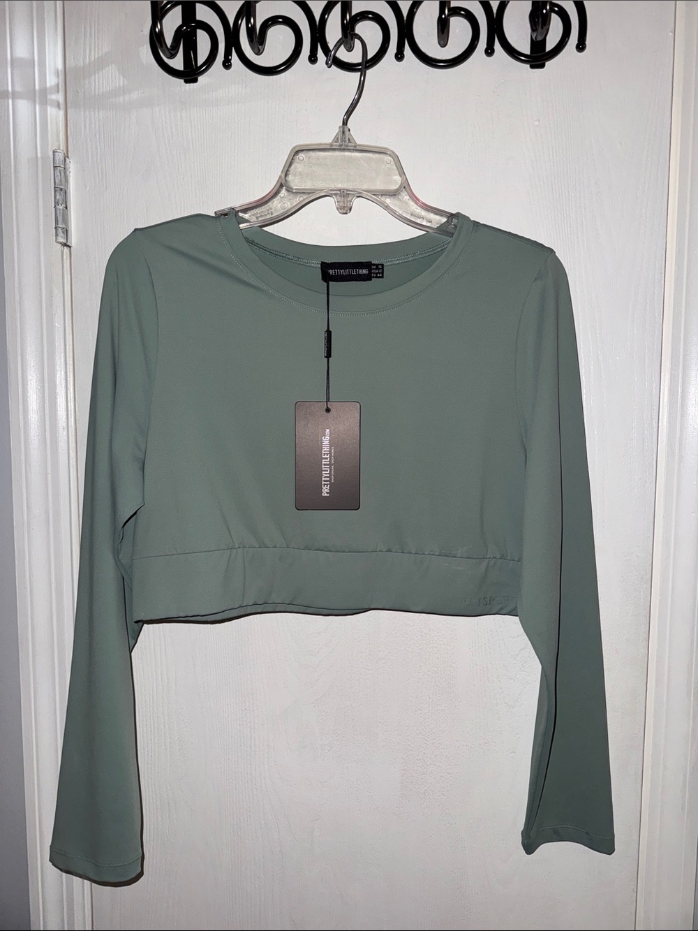 NWT Pretty little thing Sage Green Long-Sleeve Cropped Top